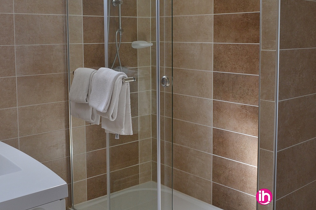 salle de bain douche à l'italienne