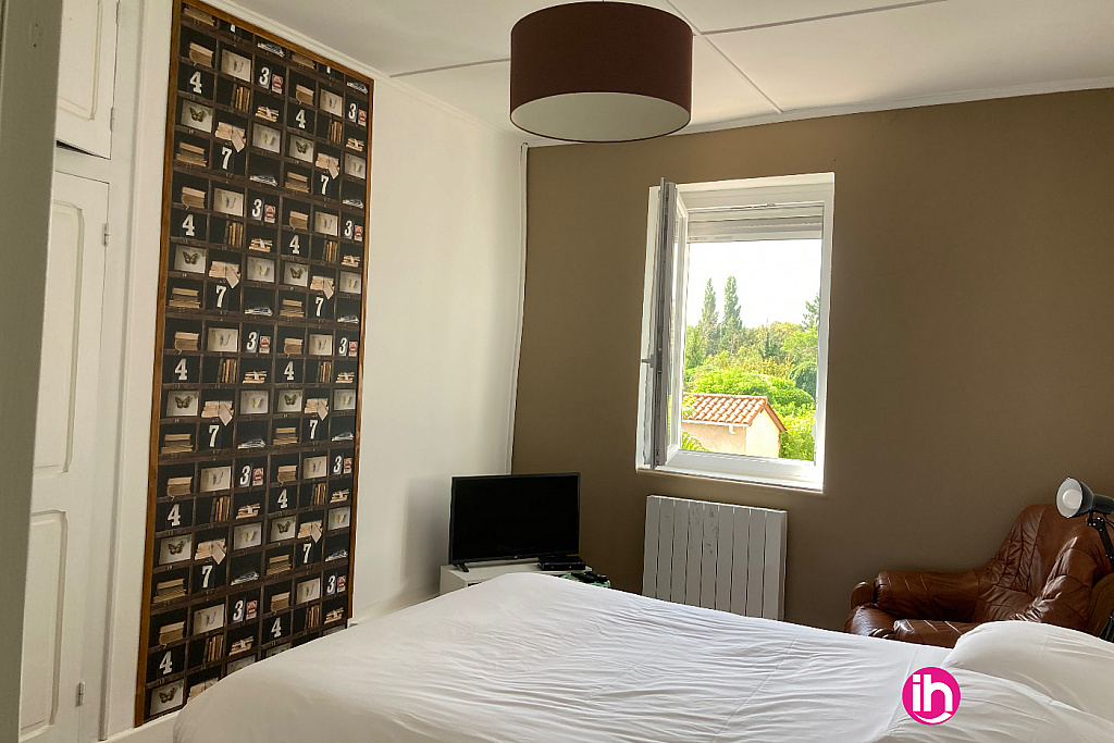 Chambre avec télévision