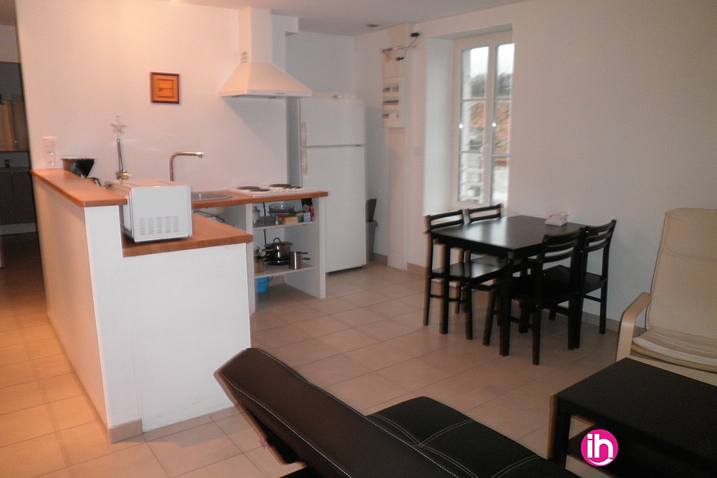 salon -cuisine et coin repas