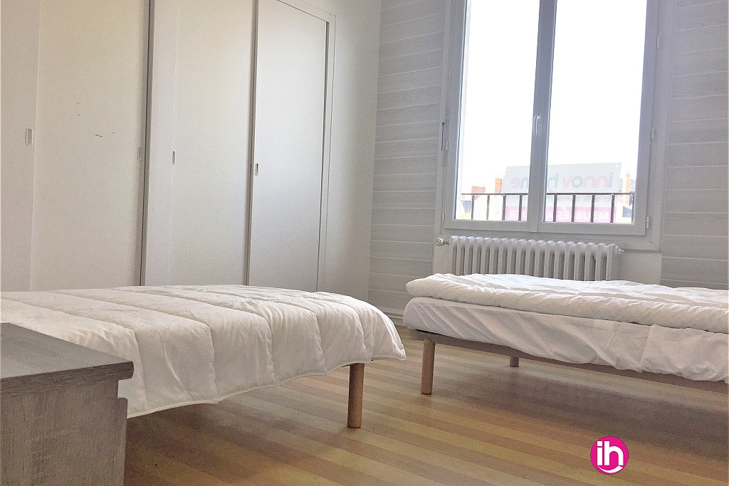 chambre 2 avec 2 lit 90