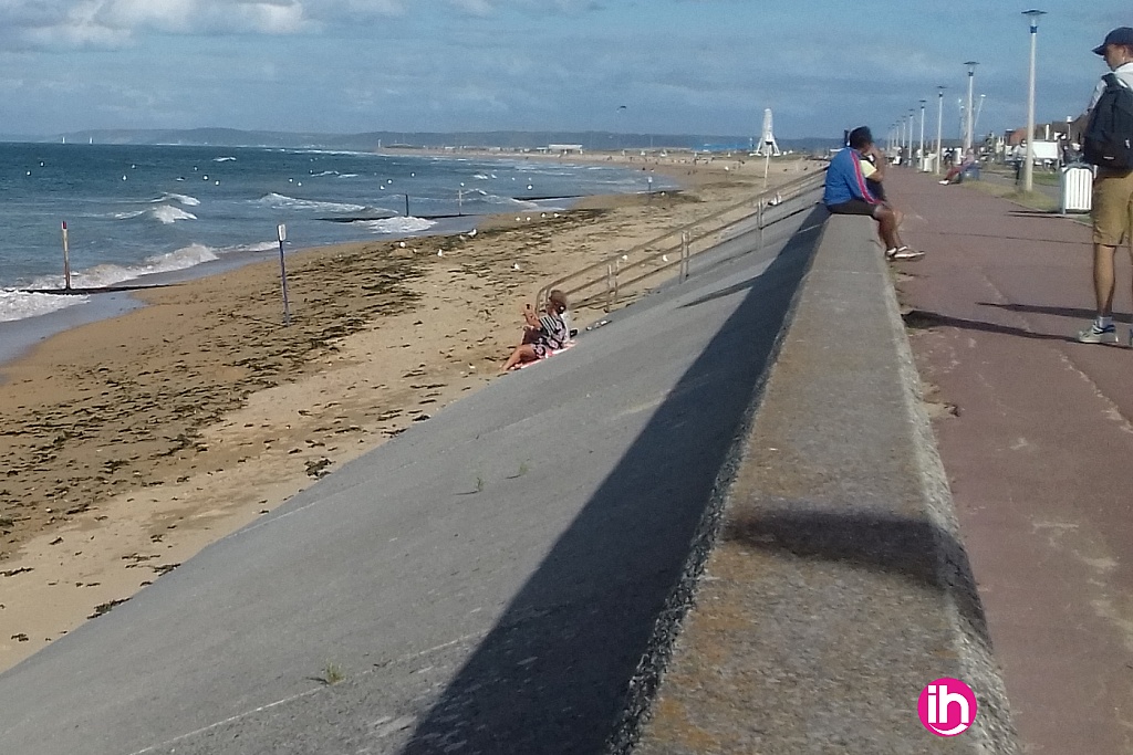 Promenade sur la digue Riva-Bella