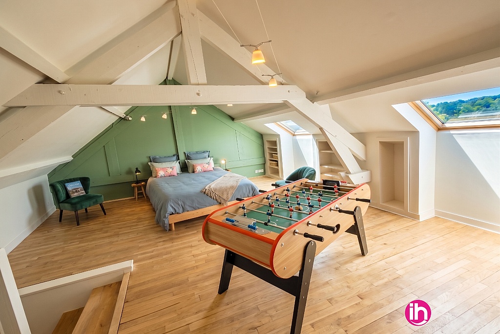 grande chambre avec babyfoot 2 lits individuels possible