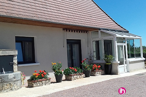 Location de meublé : BOULLERET Belle maison 3CH entièrement rénovée sur terrain arboré.