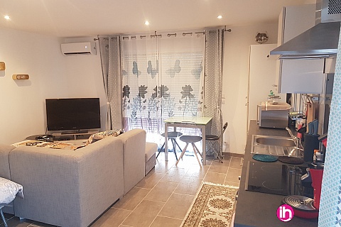Location de meublé : Location  maisonnette climatisée dans propriété  privée 