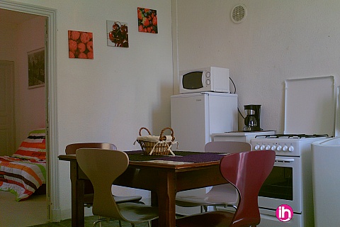 Location de meublé : LE TEIL Color: Agréable F2 spacieux et totalement équipé avec extérieur.