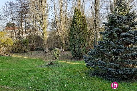 Location pour salarié en déplacement de meublé : CIVAUX - maison avec jardin et accès direct à petite rivière