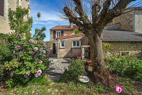 Location de meublé : CIVAUX, maison de bourg proche de tout commerce, Valdivienne