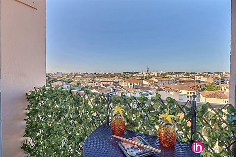 Location de meublé : NIMES, Luxueux appartement en centre ville,  Nîmes