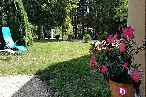 Location pour salarié en déplacement de meublé : CIVAUX, Appartement N° 2 de plein-pied avec mezzanine et terrasse privée, Poitiers Sud 
