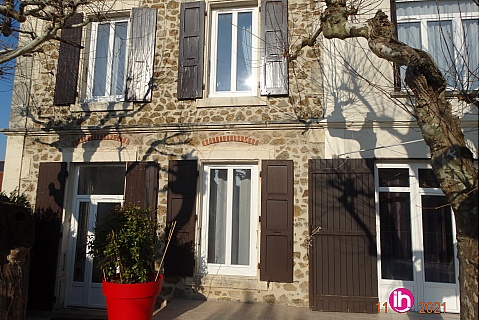 Location de meublé : Chambre d'hôtes dans belle et grande maison avec jardin et parking