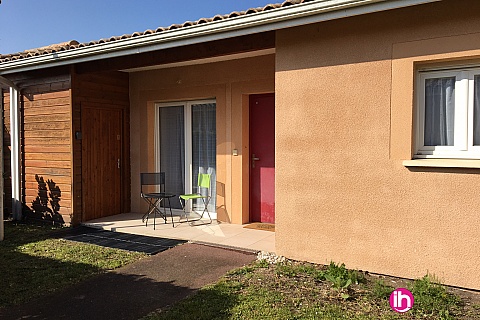 Location de meublé : BLAYAIS, Belle petite maison rénovée au calme dans résidence sécurisée, ETAULIERS