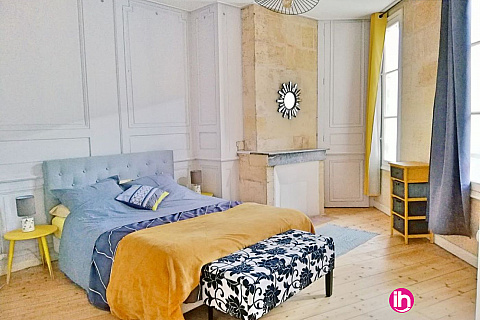 Location de meublé : SAINT-EMILION, appartement atypique centre de village