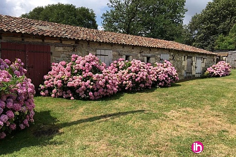 Location de meublé : Civaux - Dienné : maison type 5 meublée dans très joli cadre