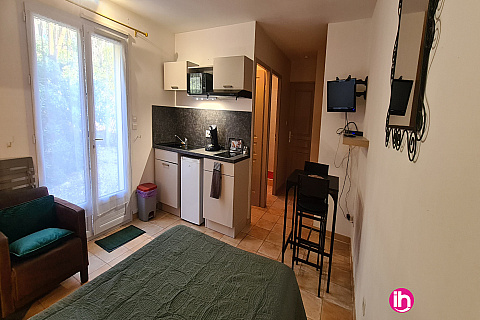 Location de meublé : SAINT-PAUL-TROIS-CHÂTEAUX : petit appartement 2 personnes, Saint-Paul-Trois-Châteaux
