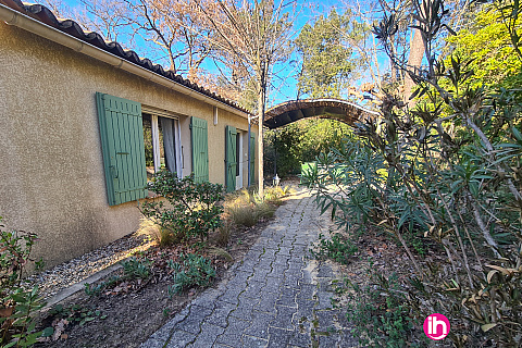Location de meublé : SAINT-PAUL-TROIS-CHÂTEAUX : petit appartement 4 personnes - 2 chambres, Saint-Paul-Trois-Châteaux