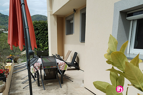 Location de meublé : CRUAS 15 min : appartement calme 2 personnes, parking & terrasse - 2 chambres, Rompon