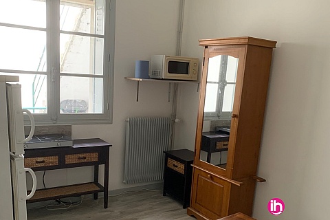 Location de meublé : CRUAS: studio/chambre rénovée 14m2-rochemaure