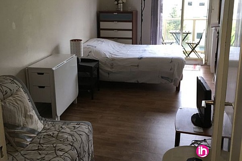 Location de meublé : PARIS PORTE DE VERSAILLES studio avec balcon