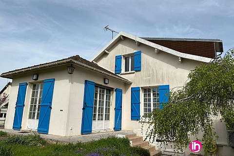 Location de meublé : MORET-SUR-LOING  maison 3 chambres 2 salles de douche.