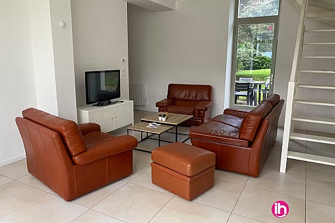 Location de meublé : GRANGPUITS-BAILLY-CARROIS, maison 4 CHS , MACHAULT