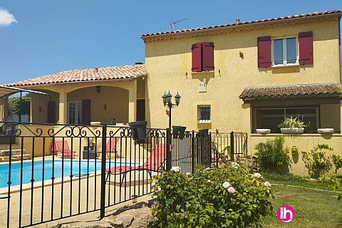 Location de meublé : TRI/MARCOULE appartement 2pers, 2 chbres, jardin, clim, piscine : MORNAS