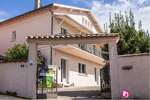 Location de meublé : CASTRES Appartement dans grande maison, Burlats