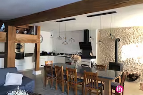 Location de meublé : MONTMOREAU, maison 4 chs, CHAMPAGNE ET FONTAINE