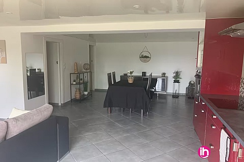 Location de meublé : GRENAY - Appartement en RDC