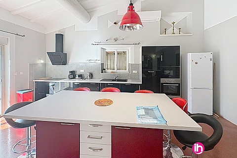 Location de meublé : Maison 4 chambres - 4 salles de bains - Saint Martin de Crau